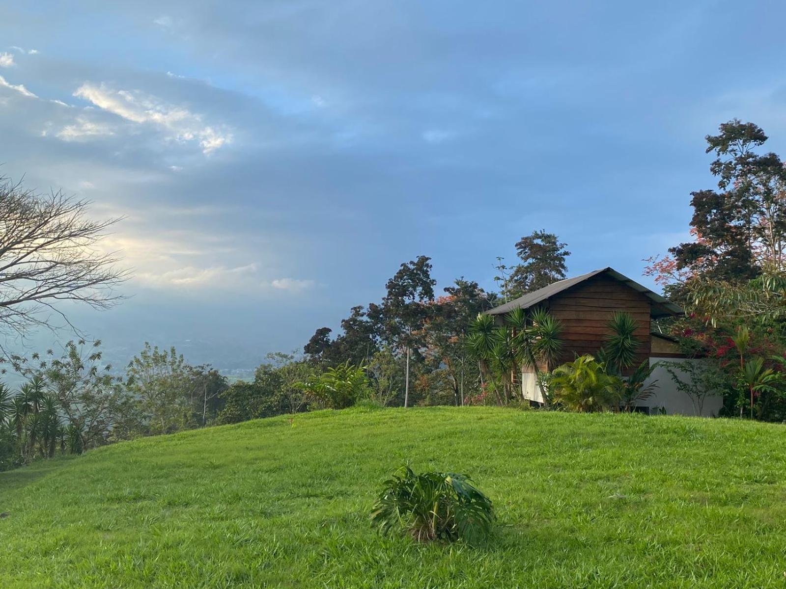 Hotel Hacienda Monteclaro Turrialba Exterior foto
